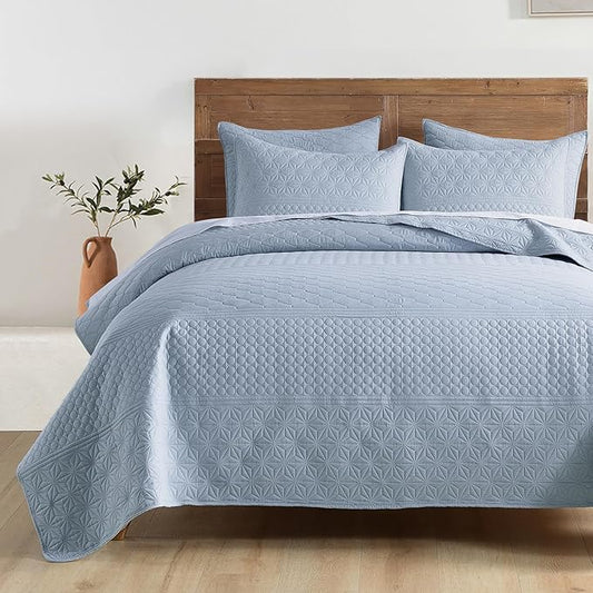 HORIMOTE HOME Light Blue King Size Quilt Set - Soft Microfiber Bedspread with 2 Shams, Lightweight & All-Season Geometric Coverlet for Cozy Bedding