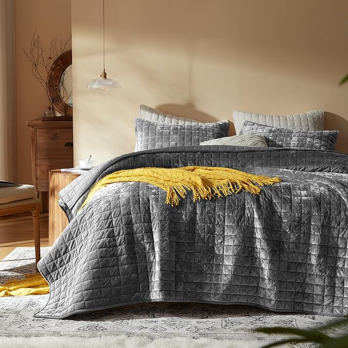 LEAONME Velvet Quilt Oversized California King-120''x120'', Lightweight Grey Velvet Comforter Set with 2 Pillow Shams, Oversized Bedspread Coverlet Quilted Bedding Set for All Season
