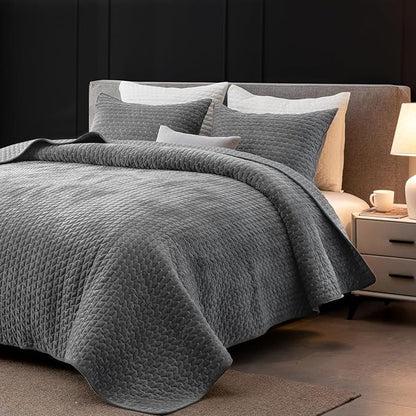 Powdion Velvet Quilt King Size, Oversized Bedspread Quilted Bedding Set, Luxurious Soft Coverlet Set Lightweight Velvet Comforter for All Season with 2 Pillow Shams, 96x106 Striped Quilt Set Gray
