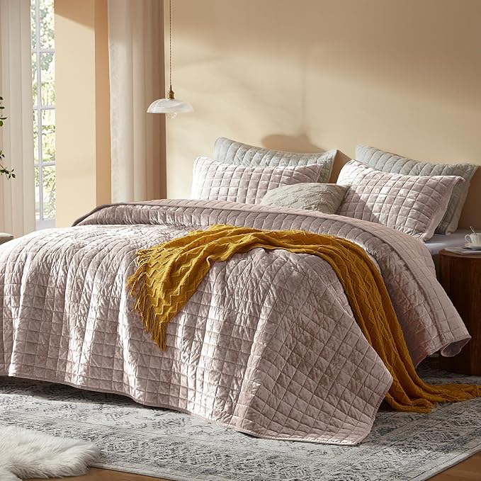 LEAONME Velvet Quilt King Size-98''x106'', Lightweight Dusty Pink Comforter Set with 2 Pillow Shams, Soft Bedspread Coverlet Quilted Bedding Set for All Season