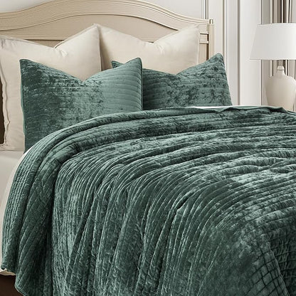 EVERGRACE Velvet Quilt Set Queen Size, Luxurious Soft Striped Channel Bedding Set, Lightweight Velvet Comforter for All Season, Oversized Bedspread Coverlet with 2 Matching Shams, Pine Green