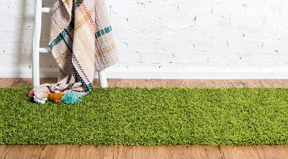 Unique Loom Solid Shag Collection Area Rug (2' 6" x 19' 8" Runner, Grass Green)