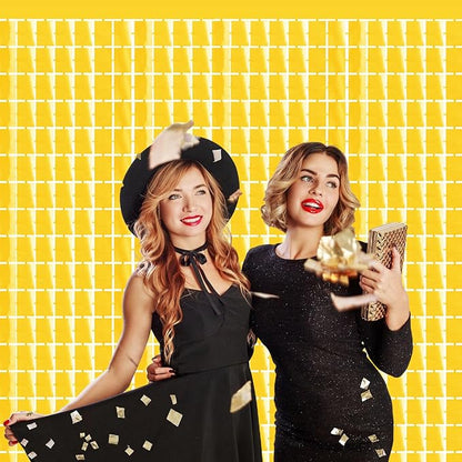 GOER Gold Party Backdrop Metallic Tinsel Foil Fringe Curtains Photo Booth for New Year's Eve Graduation Birthday Wedding Baby Shower Bachelorette Holiday Celebration Party Decorations (2 Packs)