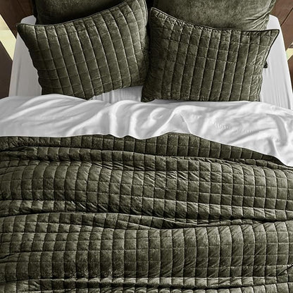 RECYCO Luxury Velvet Quilt Set King Size, Lightweight Velvet Comforter Set, Oversized Bedspread Coverlet Quilted Bedding Set, with 2 Matching Pillow Shams, for All Season, Olive Green