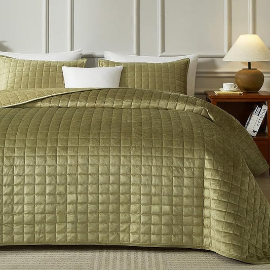 Powdion Velvet Quilt Queen,Luxury Olive Green Quilt Comforter Queen Size 3 Pieces Soft Cozy Oversized Bedspreads Coverlet for All Seasons with 2 Pillow Shams,90x90 Shabby Chic Green Quilt Set