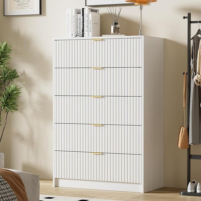White Dresser for Bedroom, Modern Dresser with 5 Drawers and Smooth Slides, Wide Chest of Drawers with Golden Handles for Bedroom, Living Room, Closet, 15.7" D x 31.5" W x 47.2" H