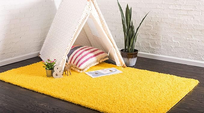 Unique Loom Solid Shag Collection Area Rug (6' 1" x 9' Rectangle, Tuscan Sun Yellow)