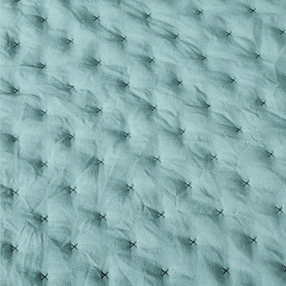 Amazon Basics Brushed Microfiber Quilt Set, Extra Soft with Natural Texture, 3-Piece,King, Blue
