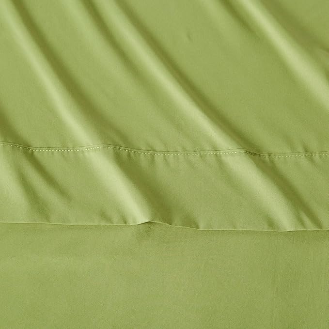 Amazon Basics Lightweight Microfiber 4-Piece Bed Sheet Set, Oliver Light, Solid, King