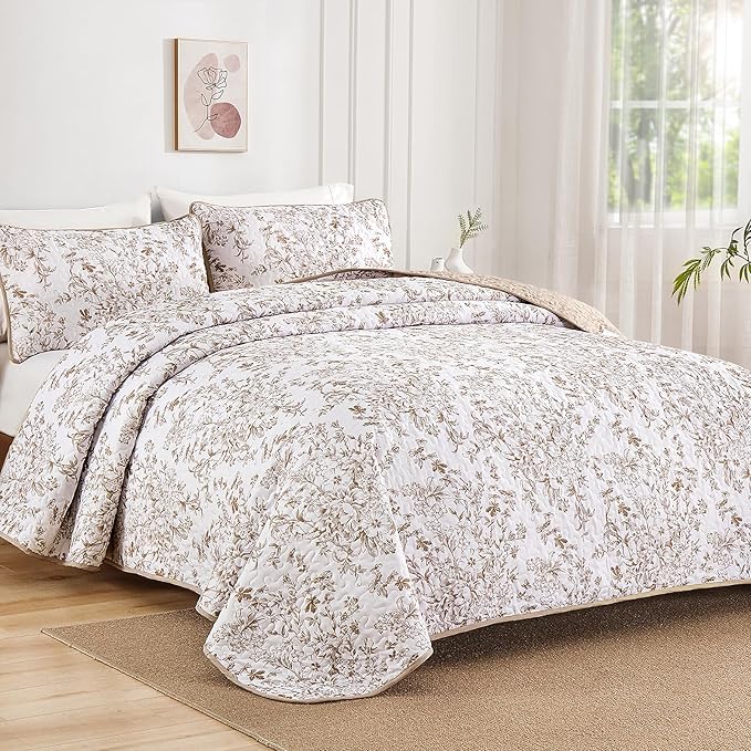 WONGS BEDDING King Size Quilt Set, Brown Quilt Bedding Set with 2 Pillowcases, Botanical Quilt for King Bed, Soft Microfiber Lightweight Coverlet Bedspread for All Season (110"×90", 3 Pieces)