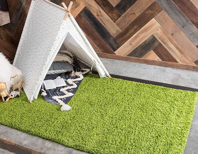 Unique Loom Solid Shag Collection Area Rug (5' 1" x 8' Rectangle, Grass Green)