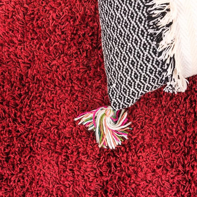 Unique Loom Solid Shag Collection Area Rug (4' 1" Round, Cherry Red)