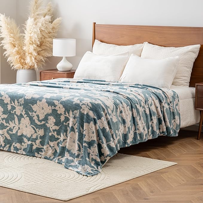 Luxury Printed Fleece Warm Blanket, Soft Lightweight Velvety Plush Throw for Couch and Bed, Cozy Comfy for All Seasons(Blue Floral Silhouette, 70×90 Inches)