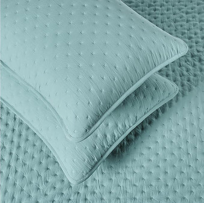 Amazon Basics Brushed Microfiber Quilt Set, Extra Soft with Natural Texture, 3-Piece,Queen/Full, Blue