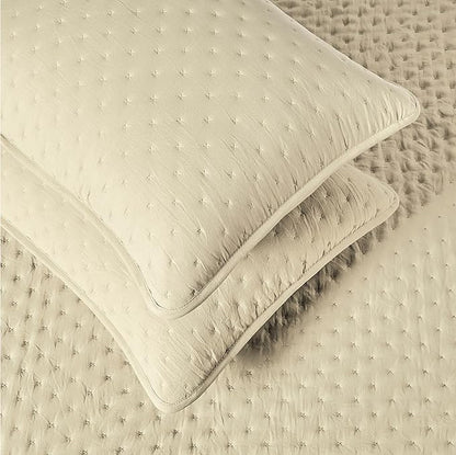 Amazon Basics Brushed Microfiber Quilt Set, Extra Soft with Natural Texture, 3-Piece,King, Beige