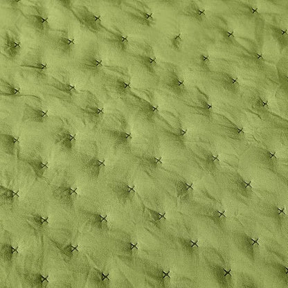 Amazon Basics Brushed Microfiber Quilt Set, Extra Soft with Natural Texture, 2-Piece,Twin/Twin XL, Green